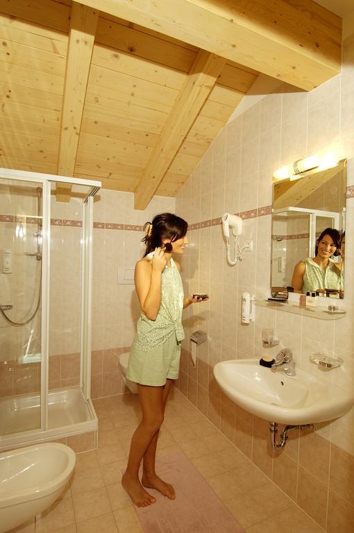 Hotel Jú Furcia San Vigilio Di Marebbe Habitación foto